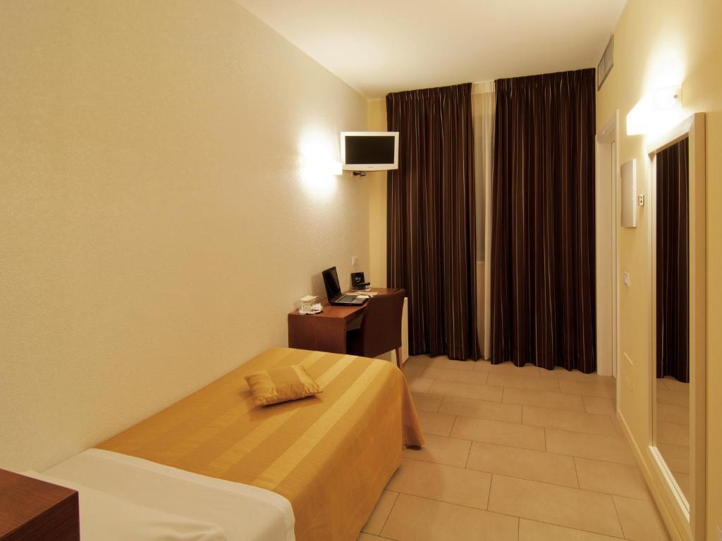 Hotel Cluentum Tolentino Room photo